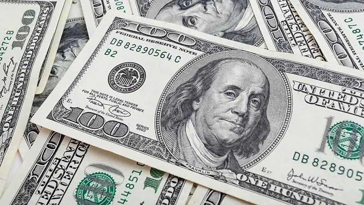 تغيرات سعر الدولار أمام الجنيه المصري في تعاملات الأحد 15 مارس